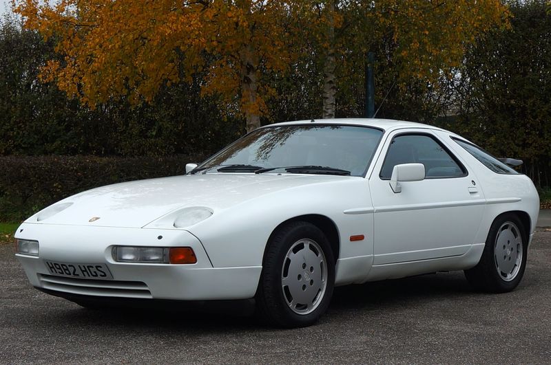 PORSCHE 928