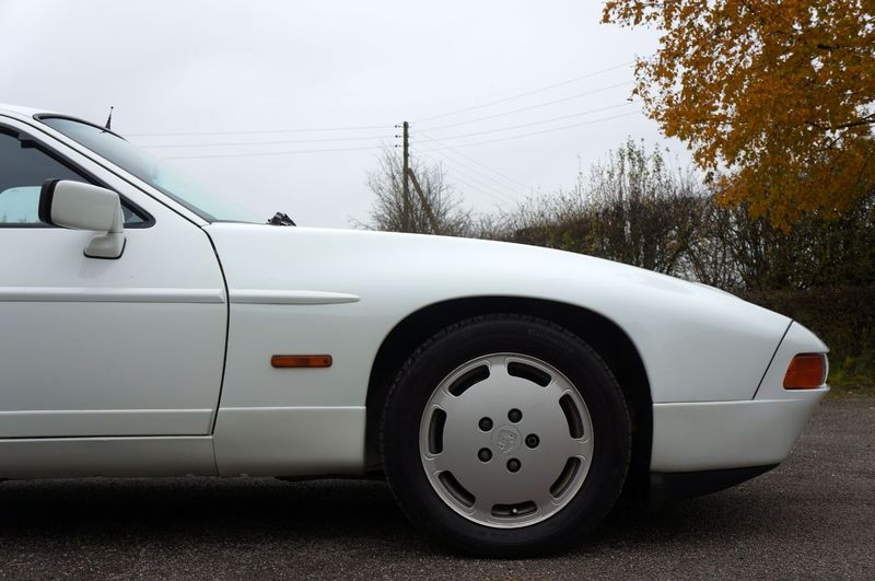 PORSCHE 928