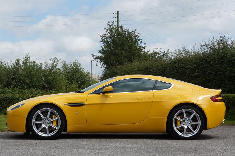 ASTON MARTIN VANTAGE