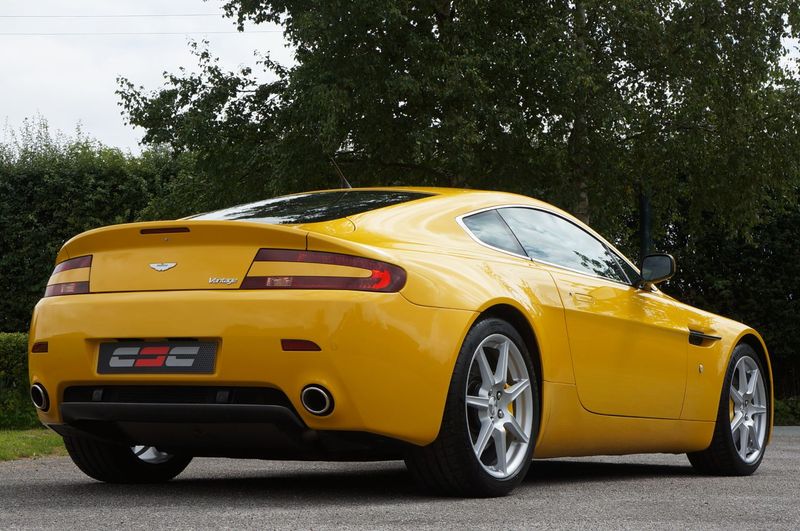 ASTON MARTIN VANTAGE