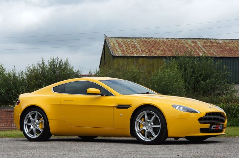 ASTON MARTIN VANTAGE