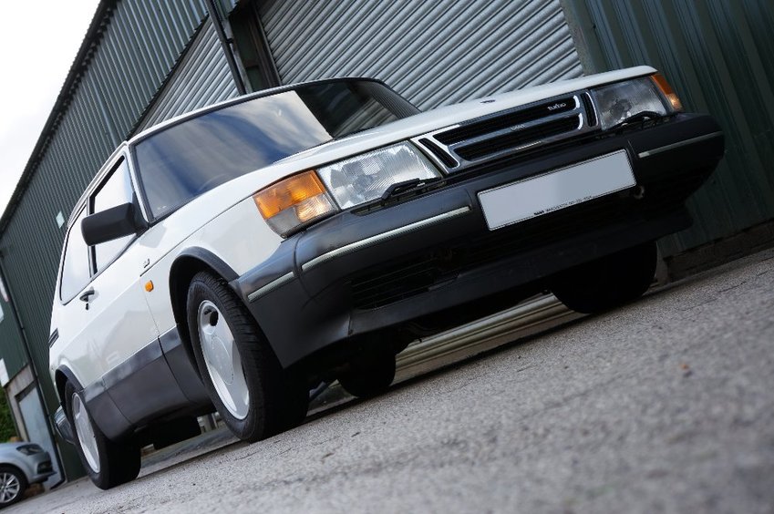 SAAB 900