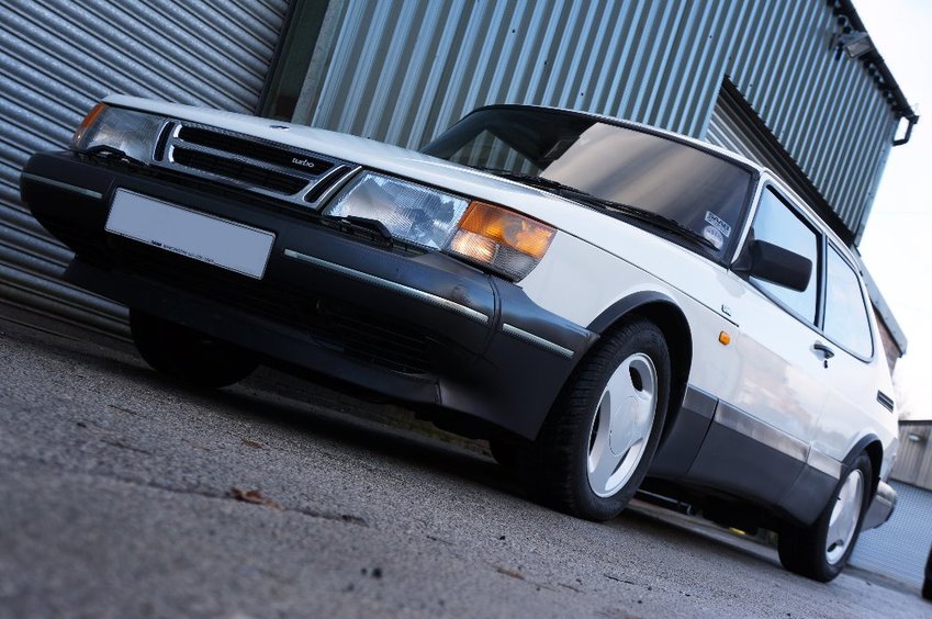 SAAB 900