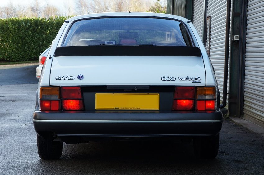 SAAB 900