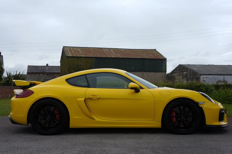 View PORSCHE CAYMAN GT4