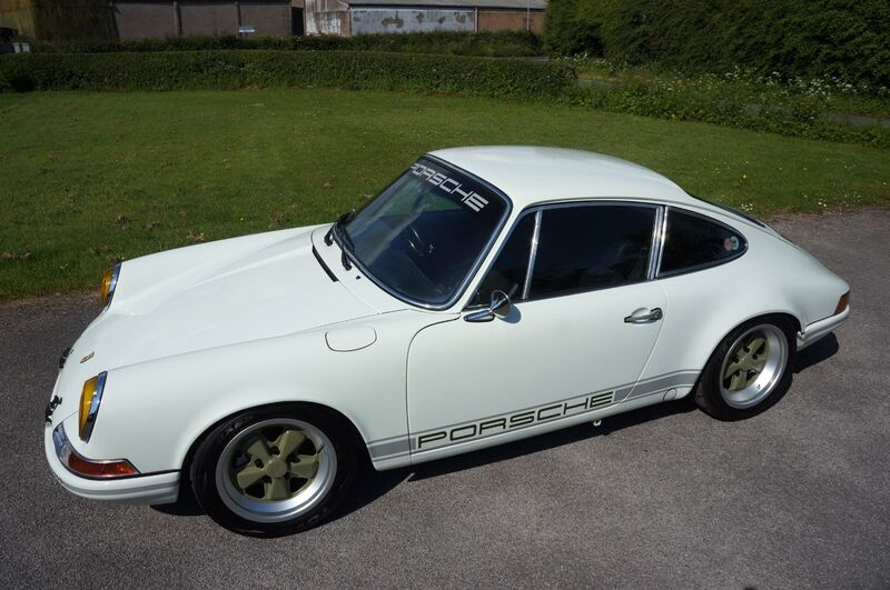 PORSCHE 911