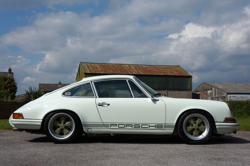 View PORSCHE 911 3.2 Coupe - Backdate