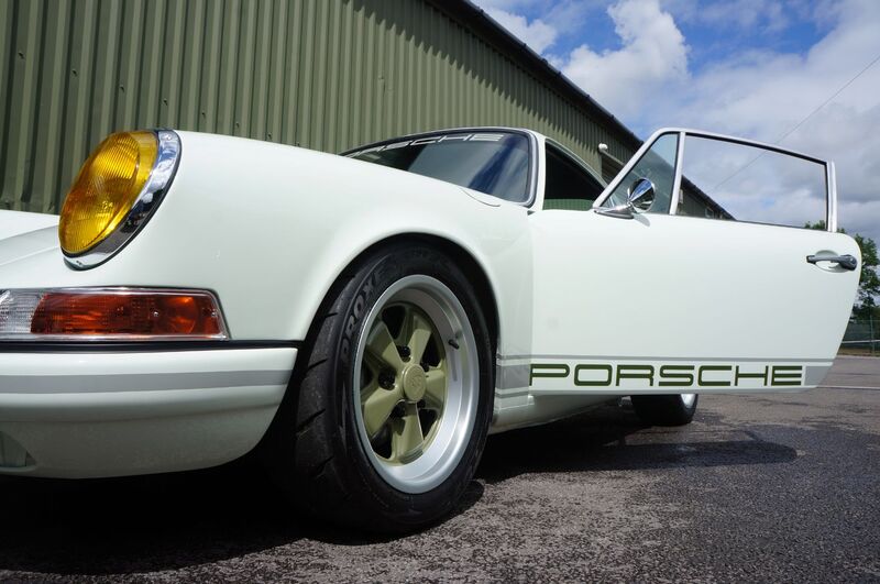 PORSCHE 911
