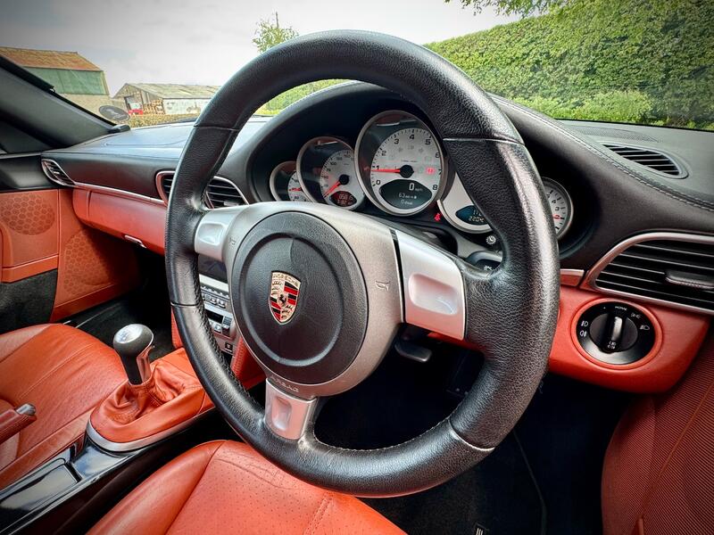 PORSCHE 911