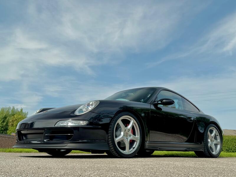 PORSCHE 911