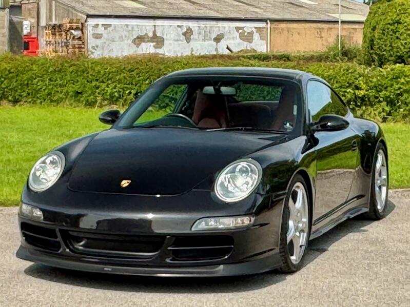 PORSCHE 911