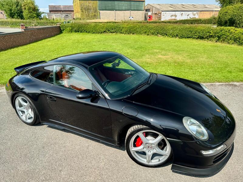 PORSCHE 911