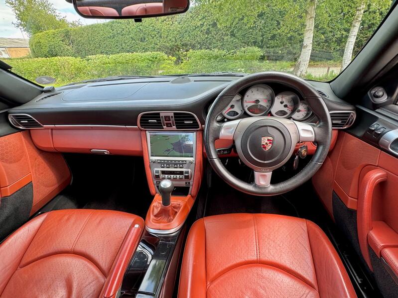 PORSCHE 911