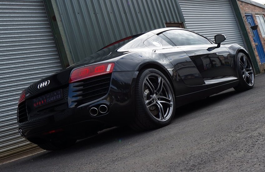 AUDI R8