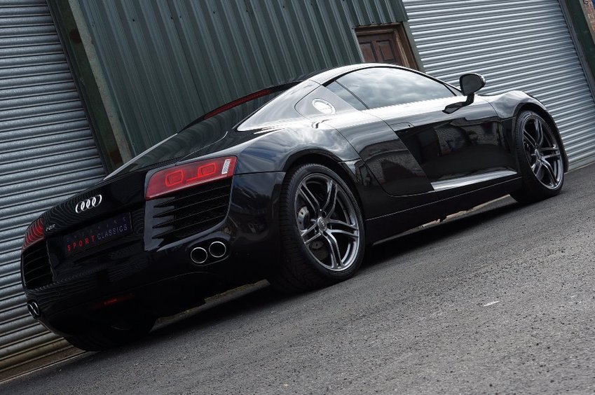 AUDI R8