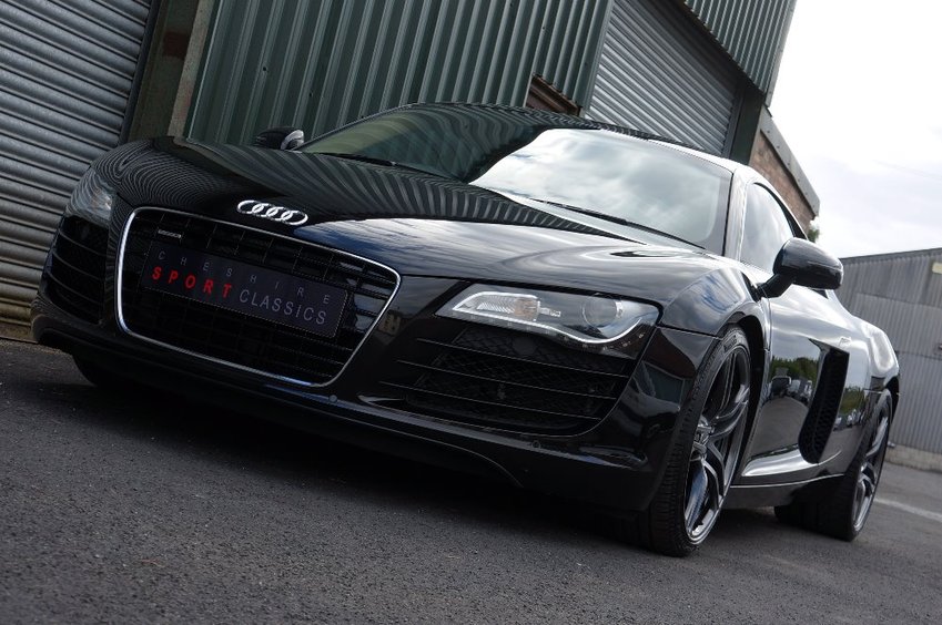 AUDI R8