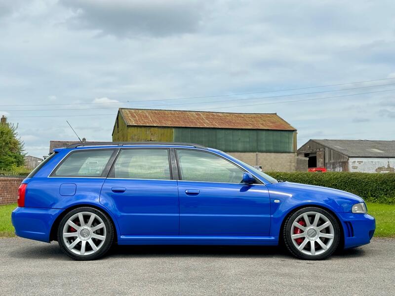 View AUDI A4 RS4 2.7 BI-Turbo QUATTRO AVANT