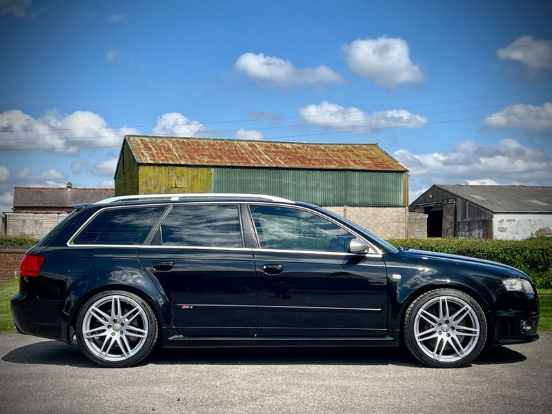 View AUDI A4 RS4 Quattro Avant